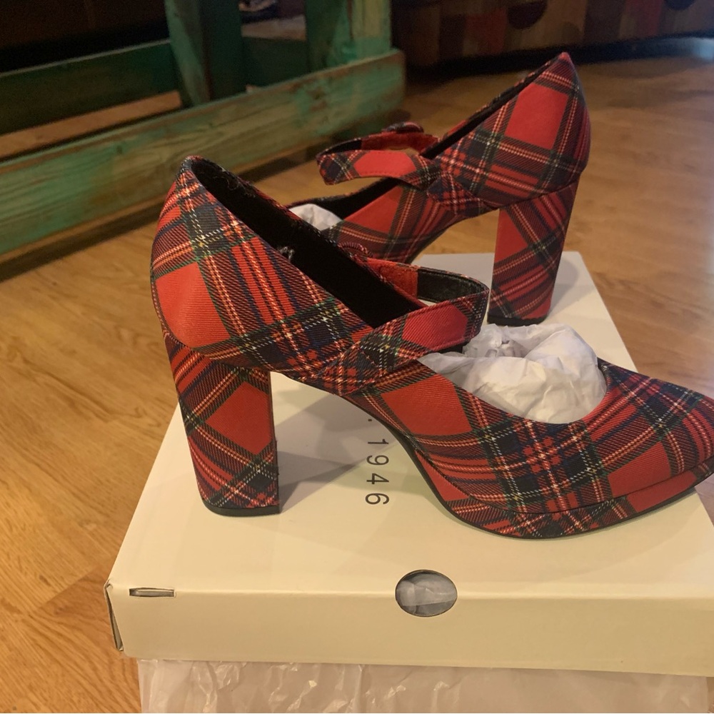 Red Plaid Platform Mary Jane Heels - Picture 2 of 12